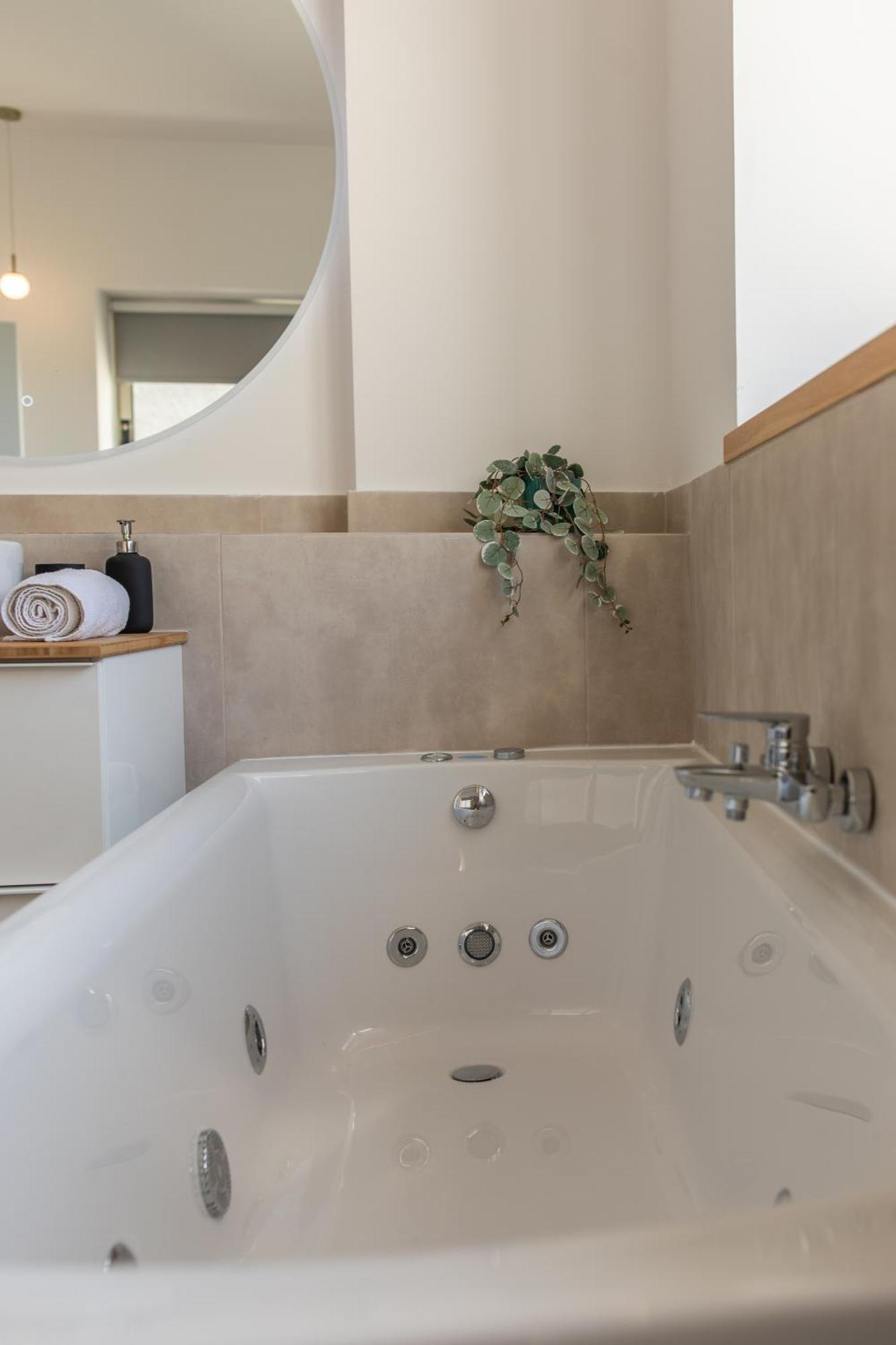 Rooms - Unique Staying In Paphos Centre Szoba fotó